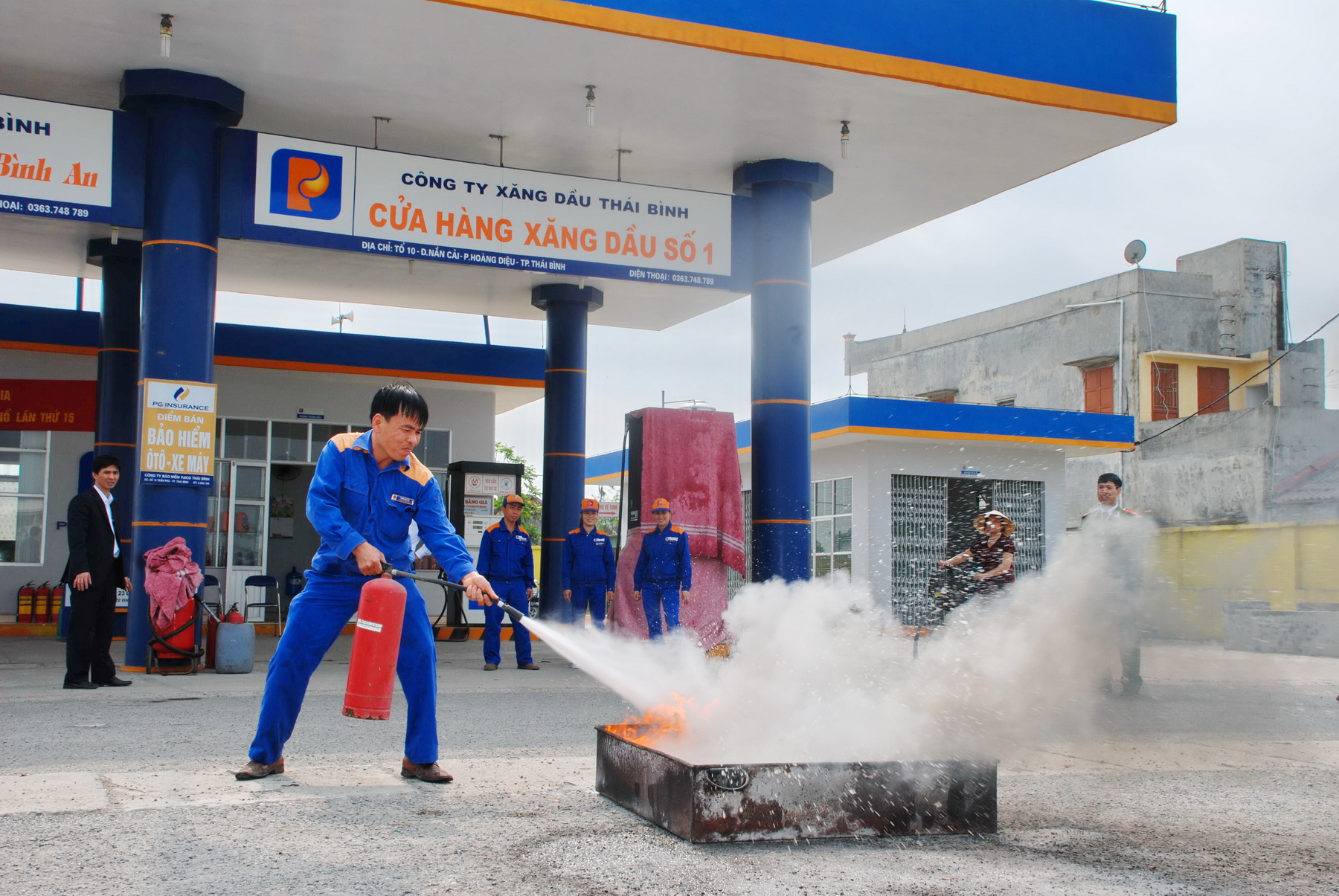 Chữa cháy xăng dầu